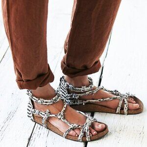 Free People Women’s Sandals Redland Footbed Size 8.5 / 39 Back Zip Black White